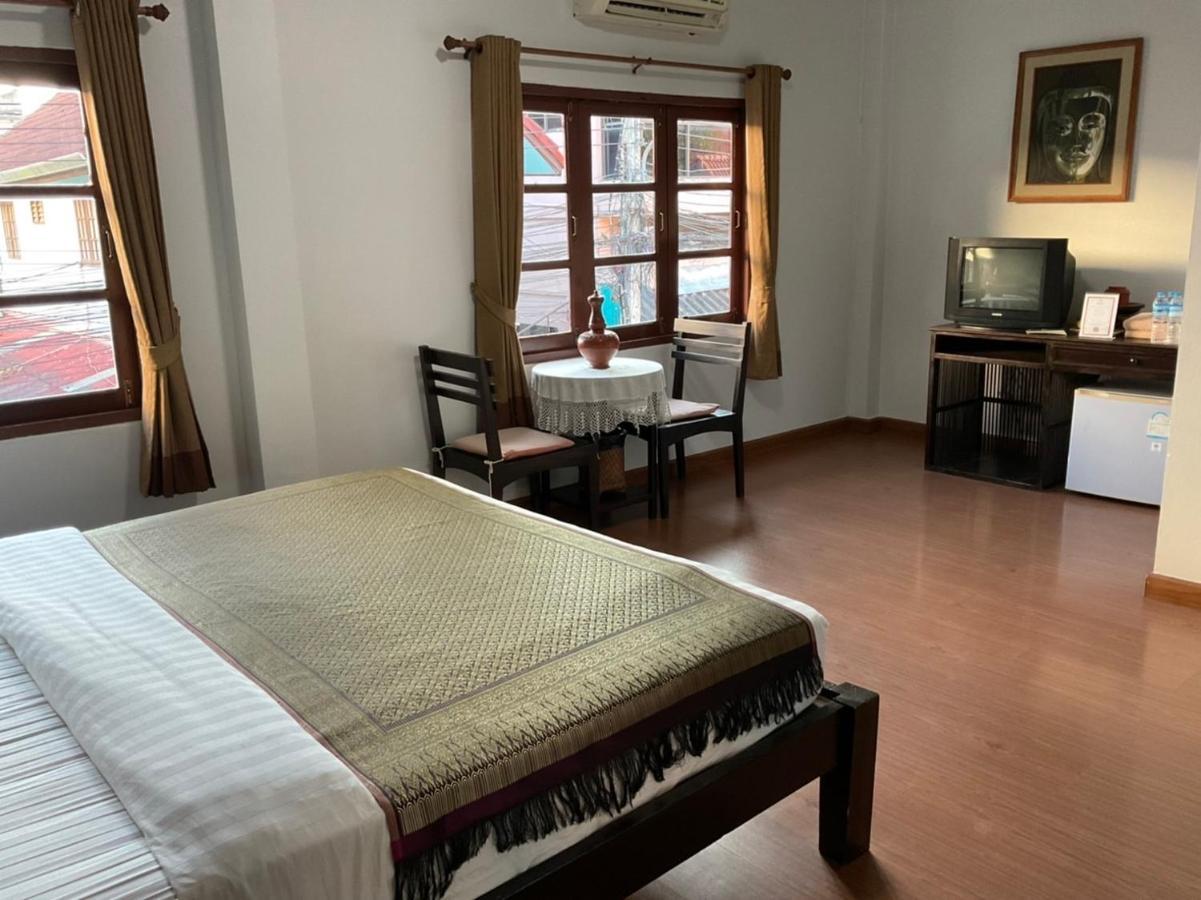 Baan Klang Vieng Hotel Chiang Mai Exterior photo