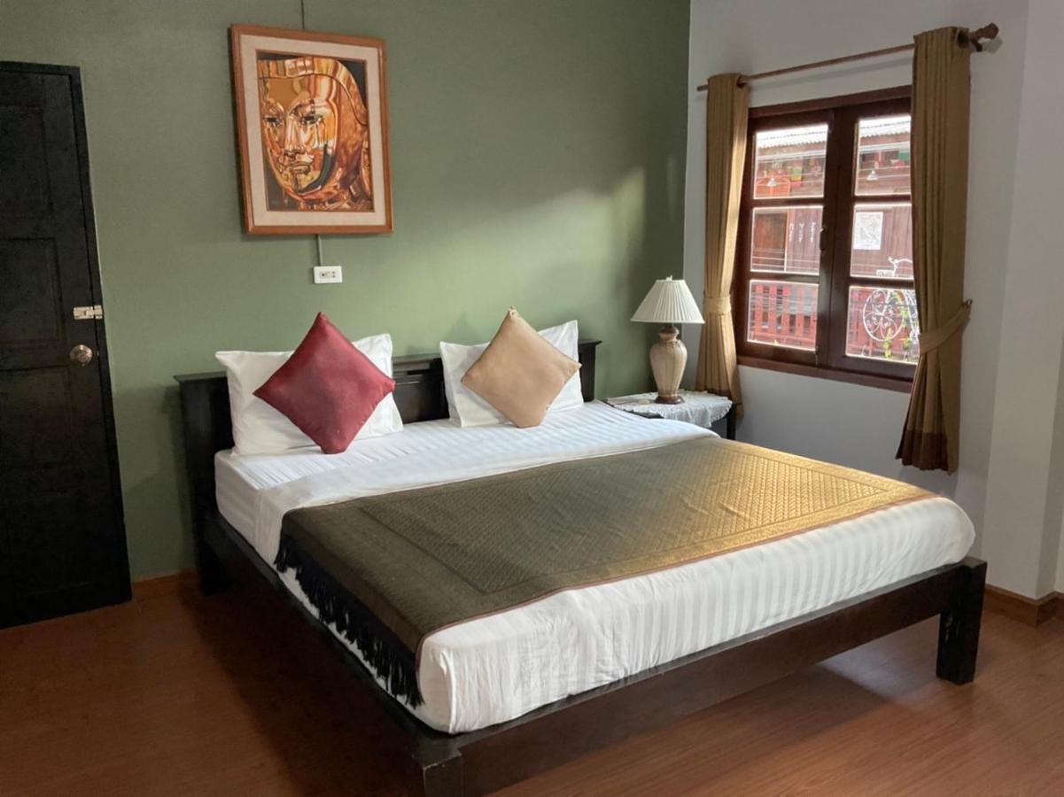 Baan Klang Vieng Hotel Chiang Mai Exterior photo