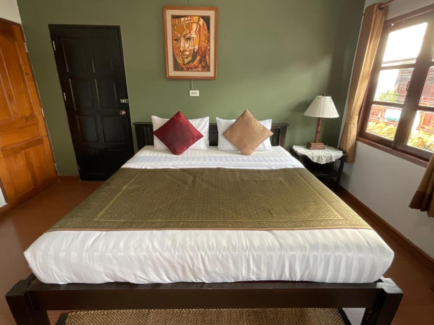Baan Klang Vieng Hotel Chiang Mai Exterior photo