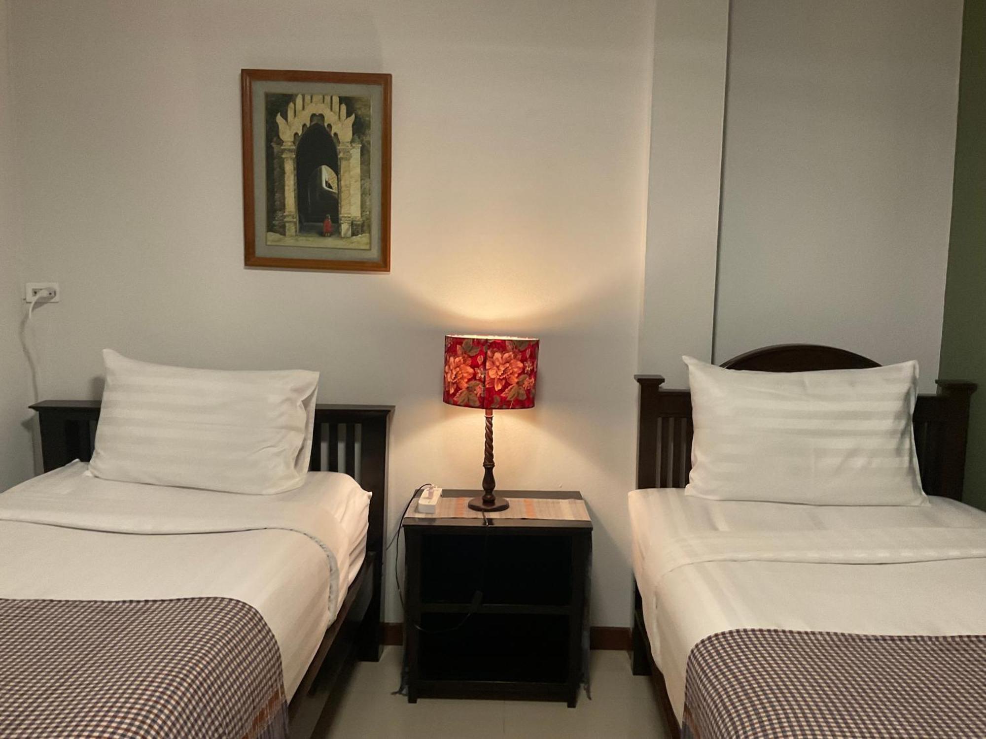 Baan Klang Vieng Hotel Chiang Mai Exterior photo