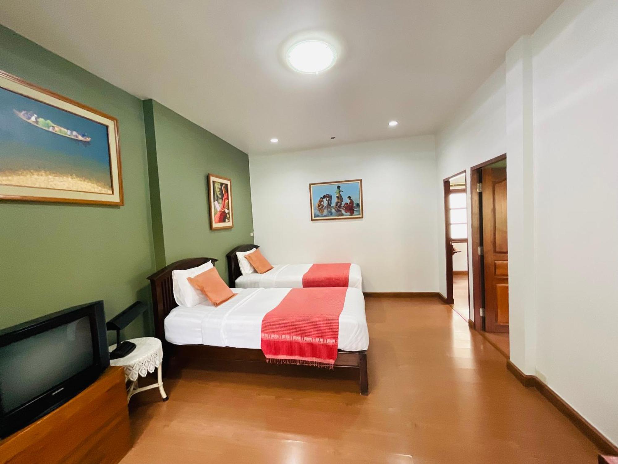 Baan Klang Vieng Hotel Chiang Mai Exterior photo