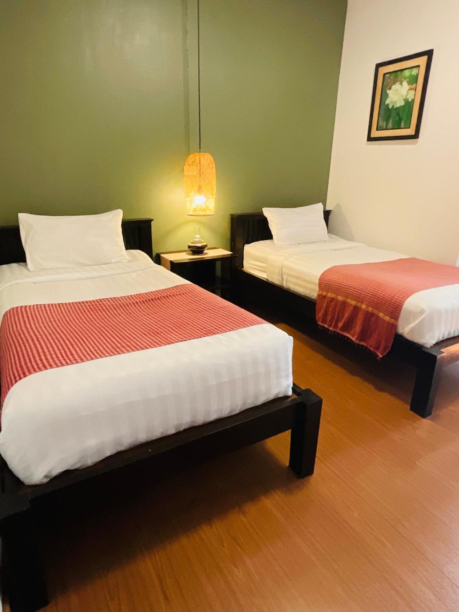 Baan Klang Vieng Hotel Chiang Mai Exterior photo