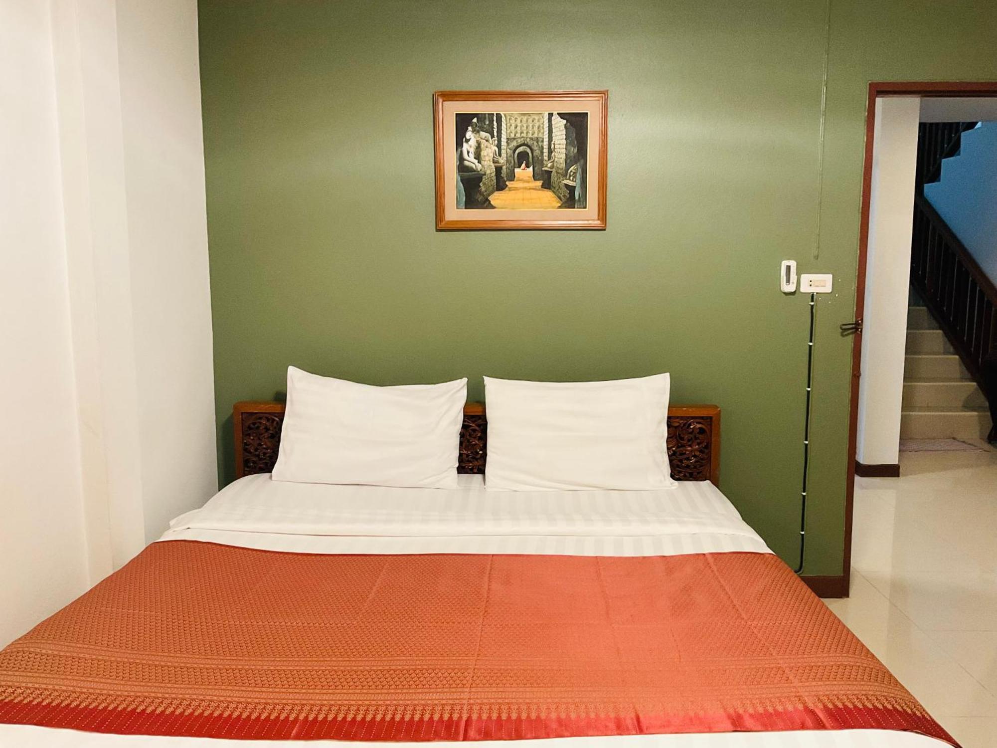Baan Klang Vieng Hotel Chiang Mai Exterior photo