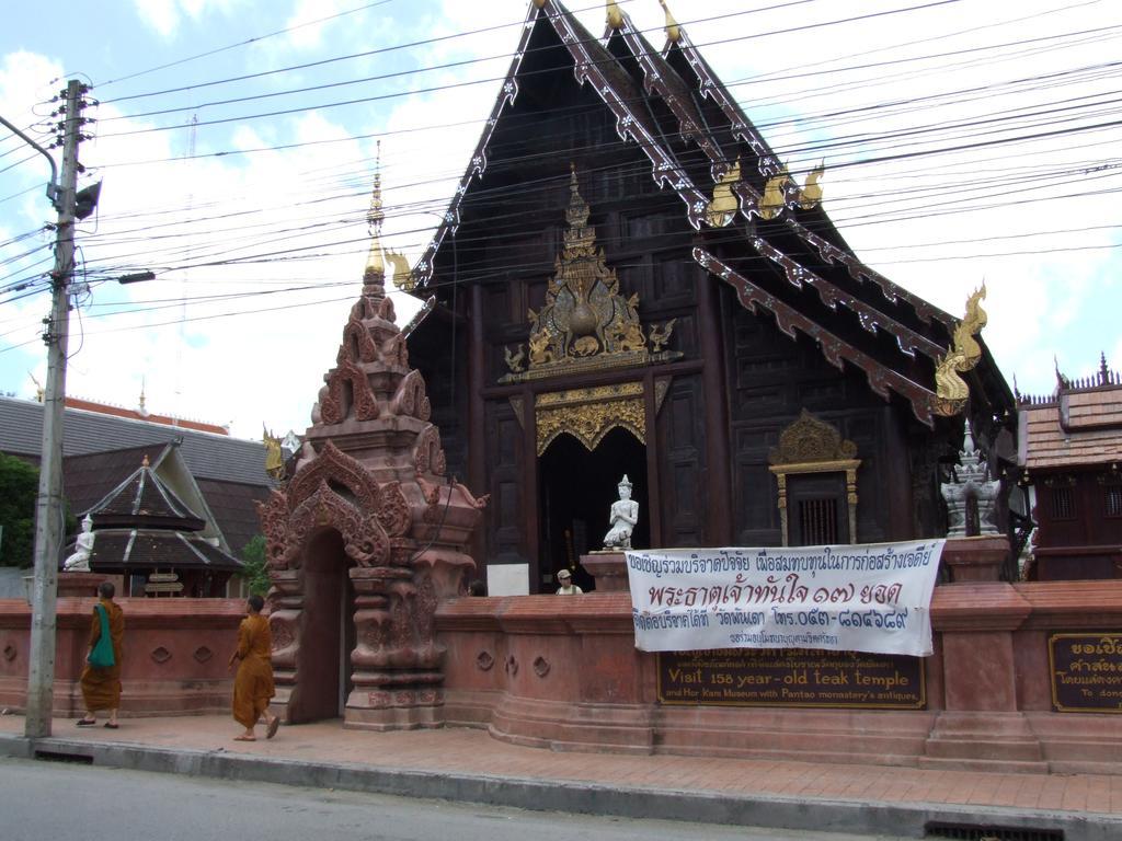 Baan Klang Vieng Hotel Chiang Mai Exterior photo