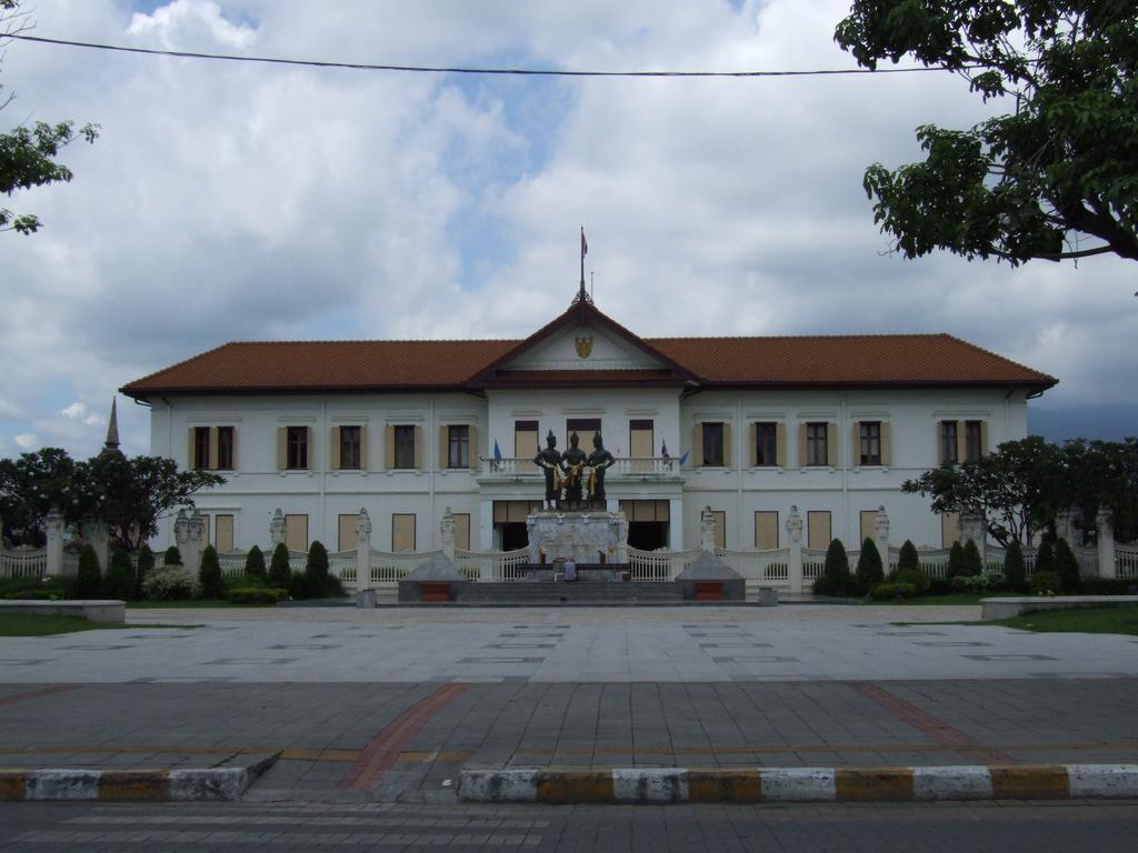 Baan Klang Vieng Hotel Chiang Mai Exterior photo