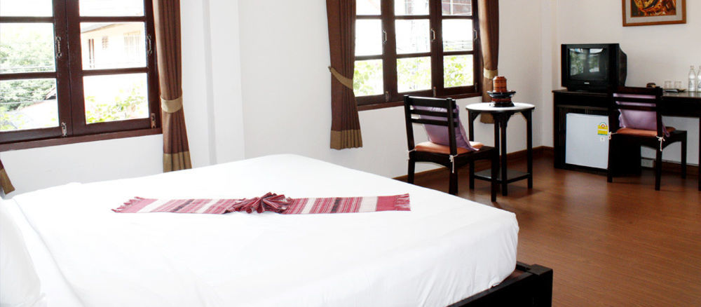 Baan Klang Vieng Hotel Chiang Mai Exterior photo