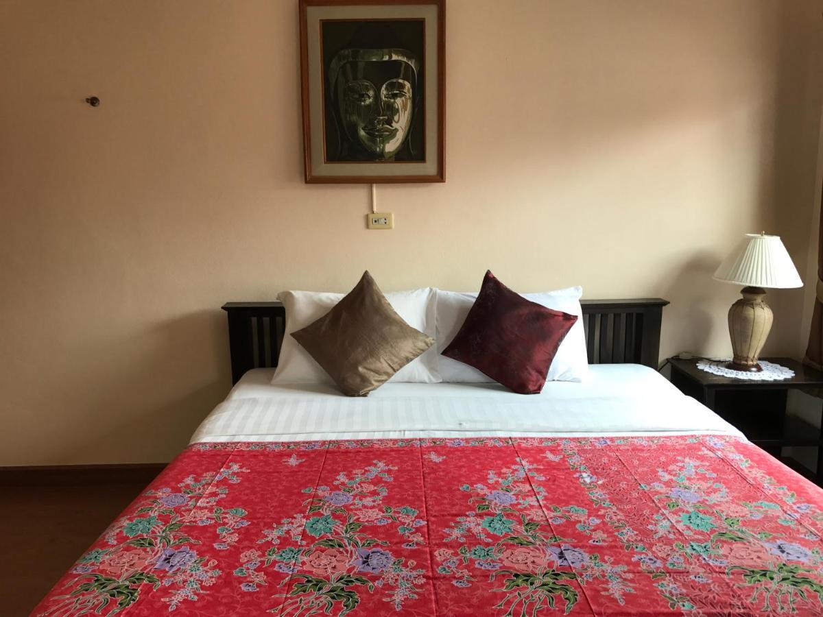 Baan Klang Vieng Hotel Chiang Mai Exterior photo